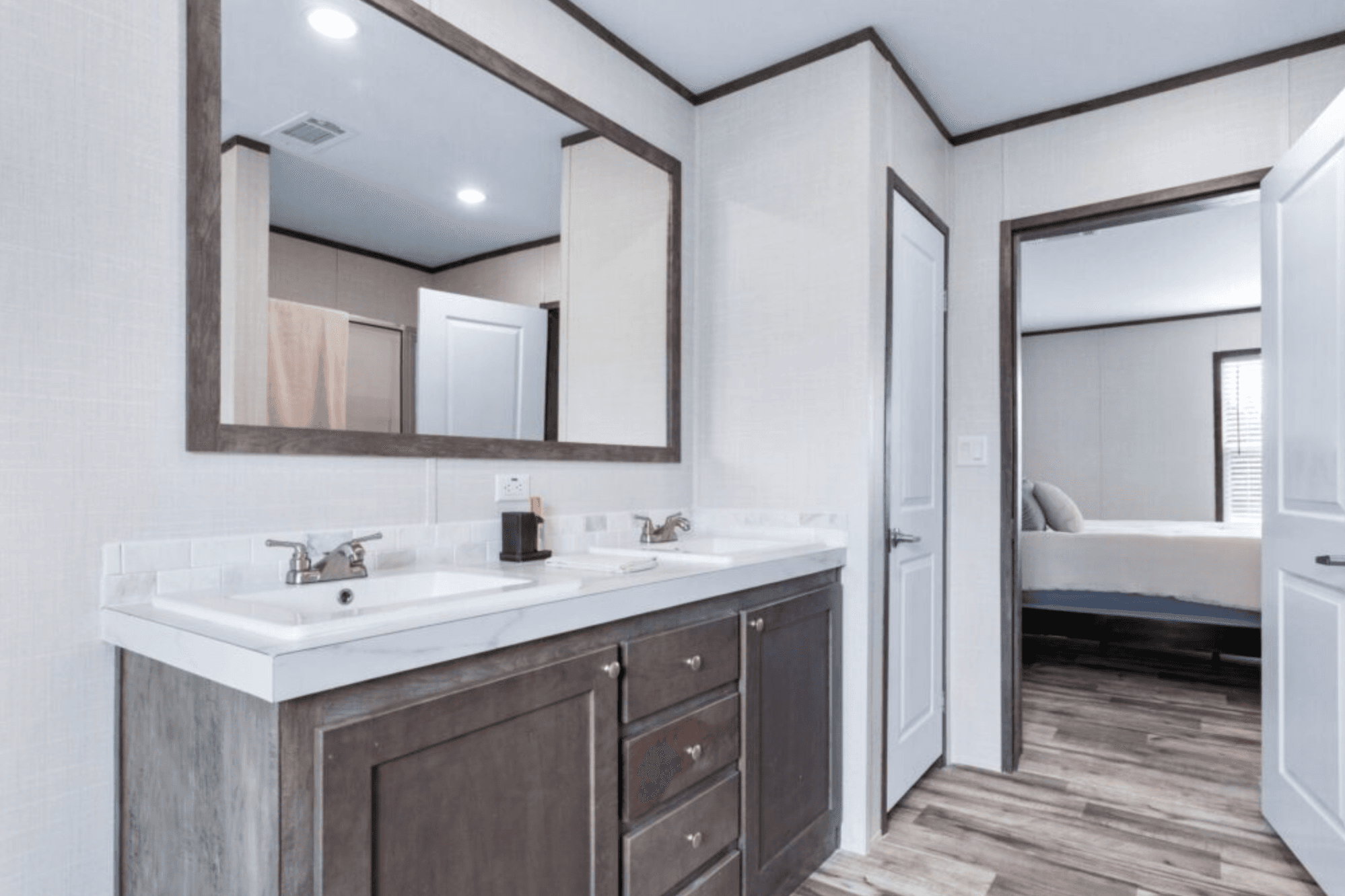 Palmer bathroom home features