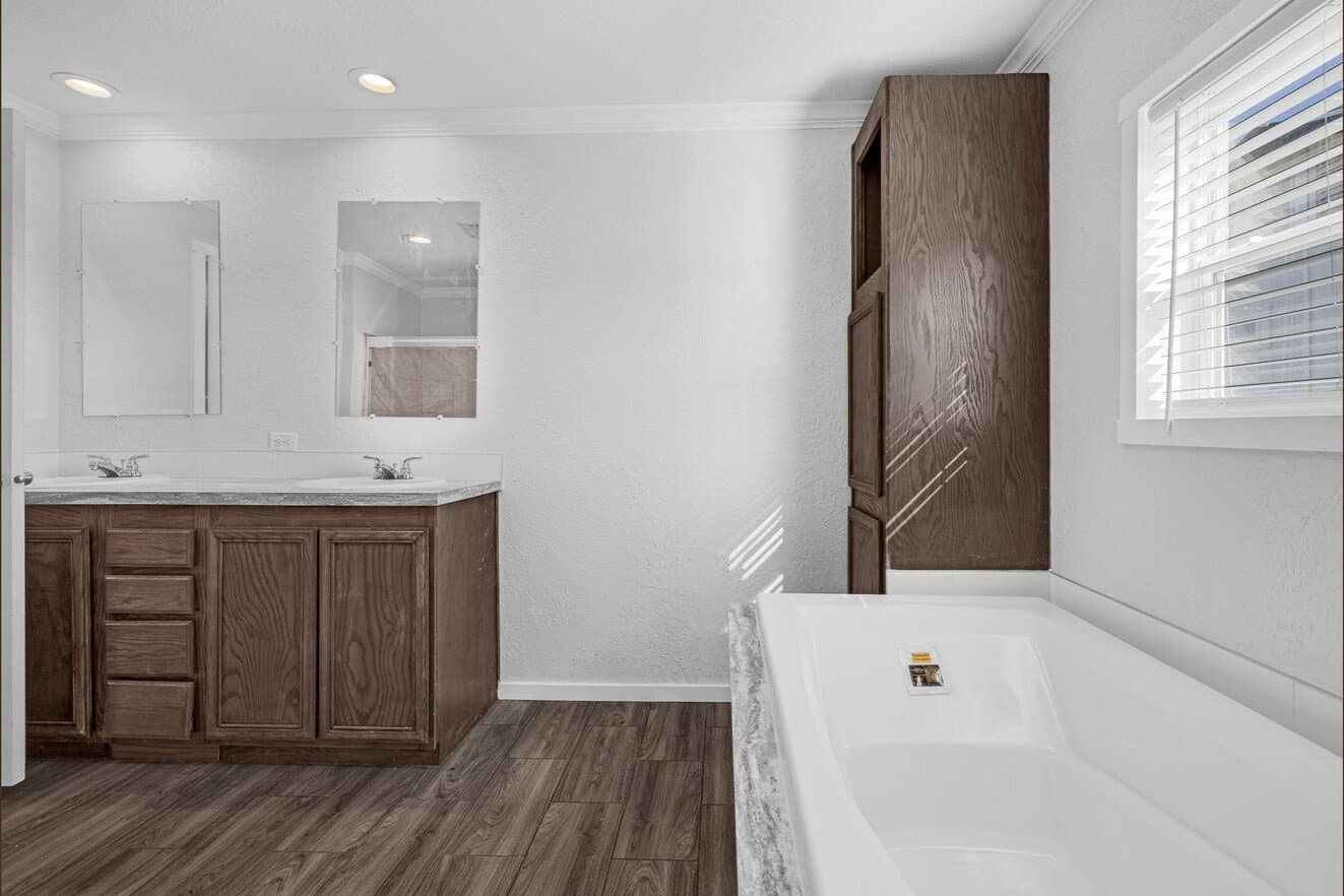 Topaz 28764a bathroom home features