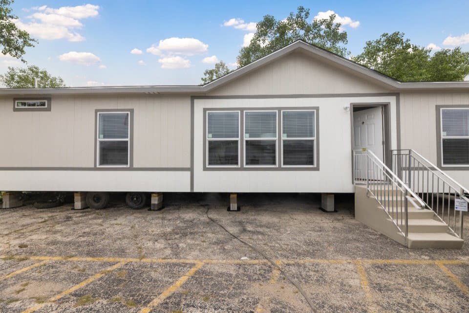 Emerald doublewide series hero home features