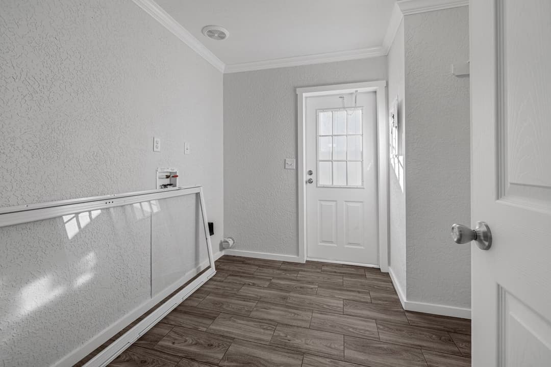 Topaz 28563a interior home features