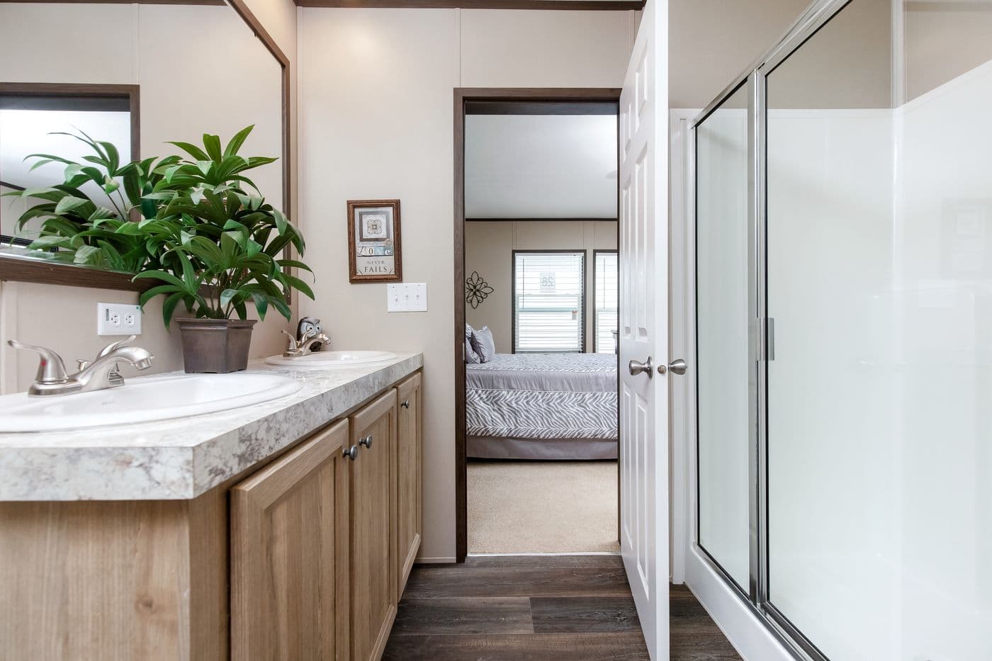 Pt 78 bathroom home features