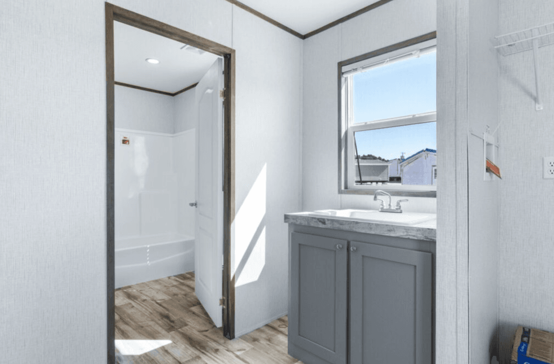 Hogan bathroom home features