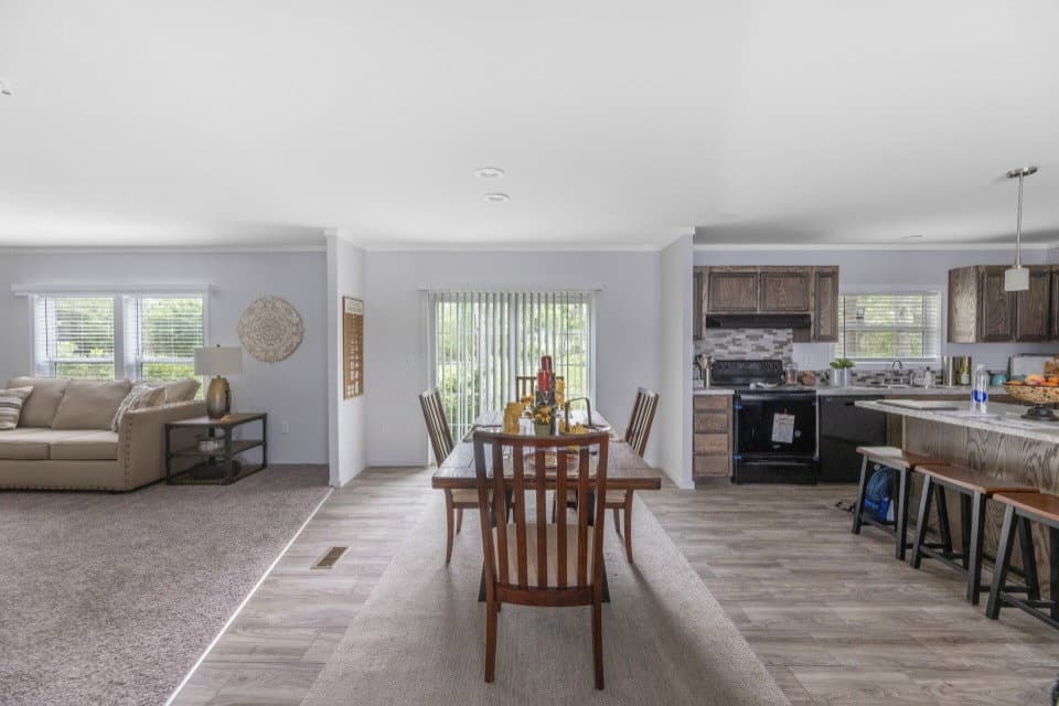 Emerald 28603a interior home features