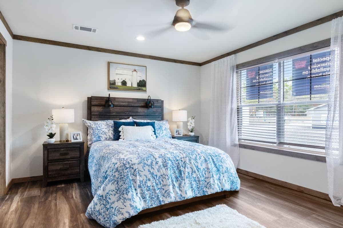 Lizzie bedroom home features