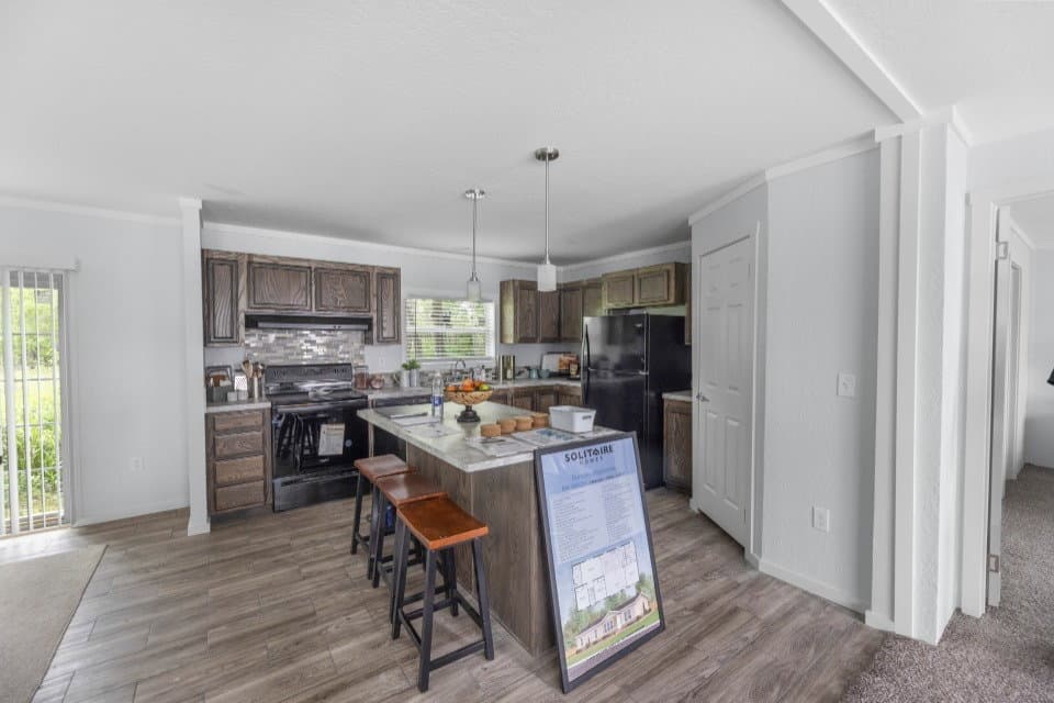 Emerald 28603a kitchen home features