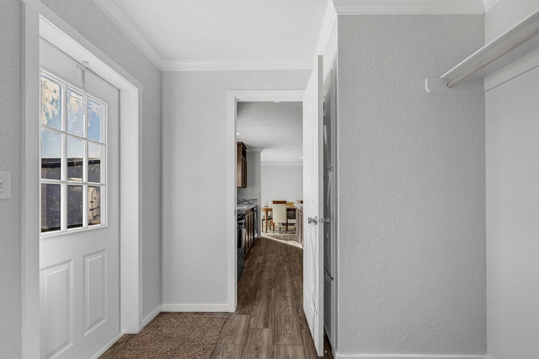 Topaz 28764a interior home features