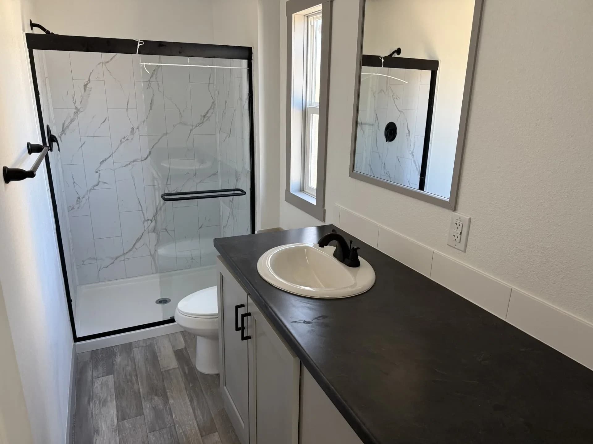 The lanny bathroom home features