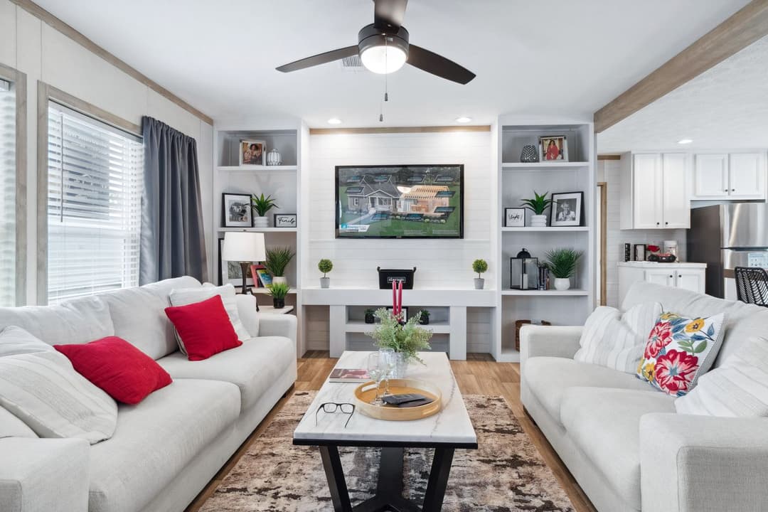 The real deal interior home features